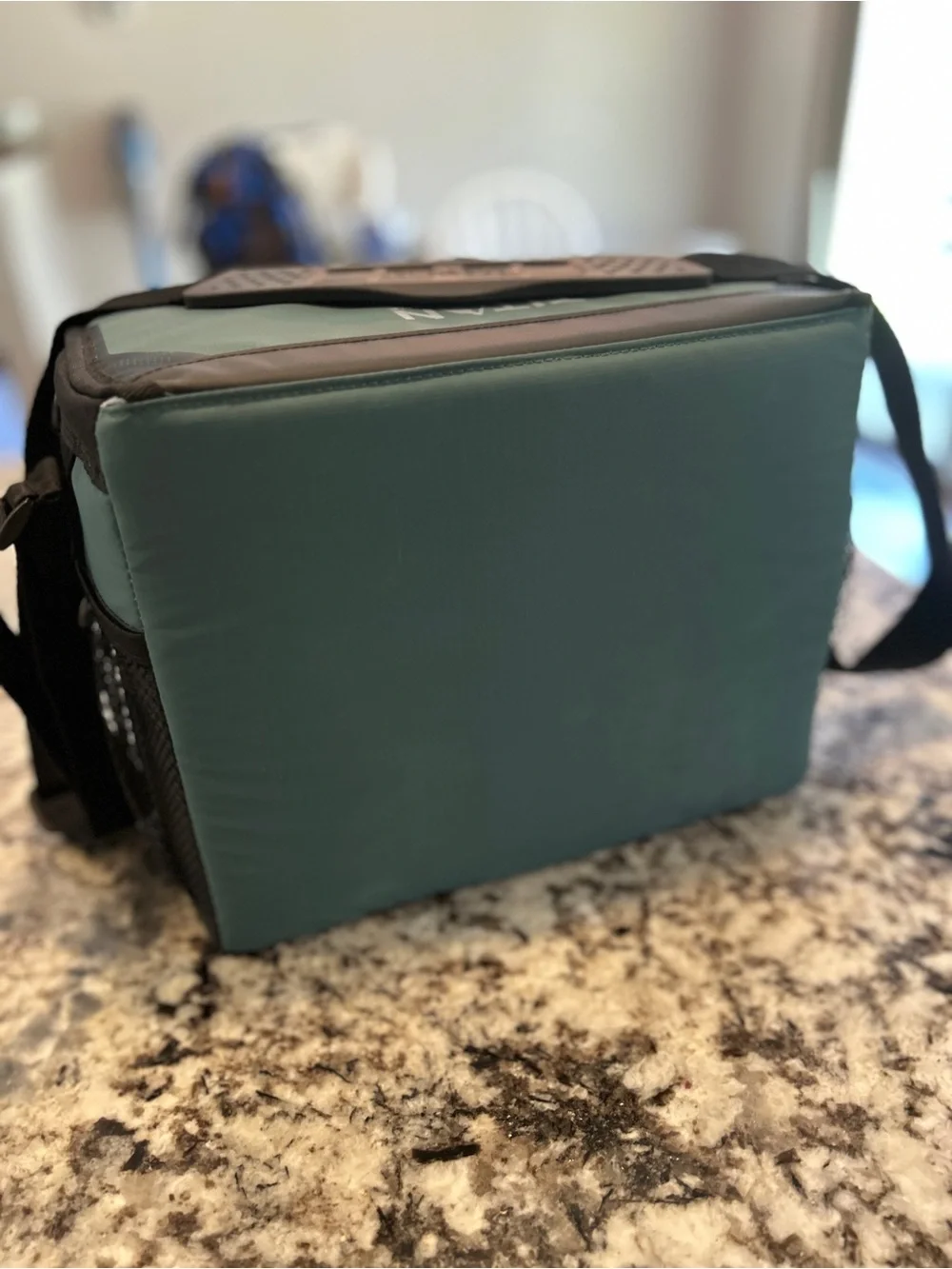 Titan by Arctic Zone Deep Freeze Zipperless Hardbody 8qt Cooler Lunch Bag - Picture 8 of 9
